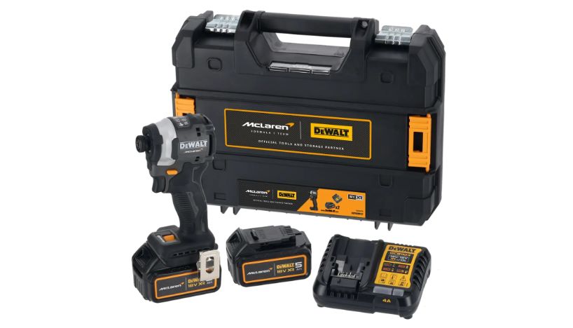 DEWALT DCF85MP2T McLaren slagtrekkersett med to batterier, lader og TSTAK-koffert